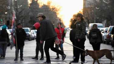 Las organizaciones sociales de Neuquén podrían cortar la avenida Argentina este jueves. Foto Archivo: Matías Subat