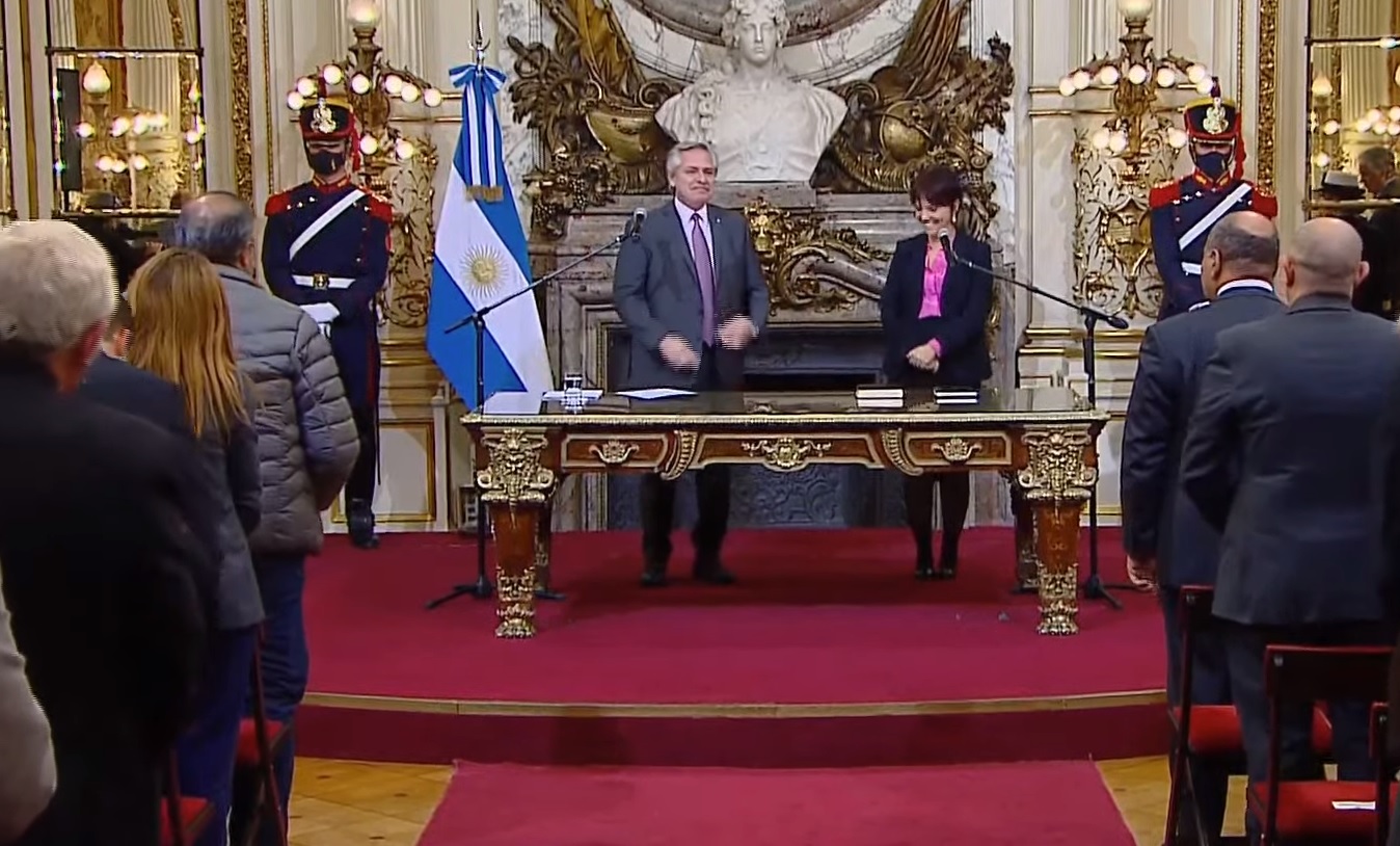 Marcó del Pont prestó juramento ante el presidente Alberto Fernández.