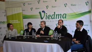 Durante el acto estuvieron los intendentes de Viedma y Sierra Grande, PedroPesatti y Renzo Tamburrini. Foo: gentileza.