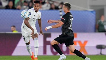 El colombiano Santos Borré fue titular en el equipo alemán pero no gravitó. Foto: AP 