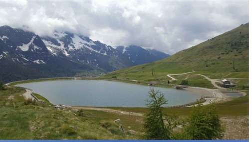 Este lago construido en Italia es uno de los ejemplos que puso la empresa en el documento sometido a análisis.