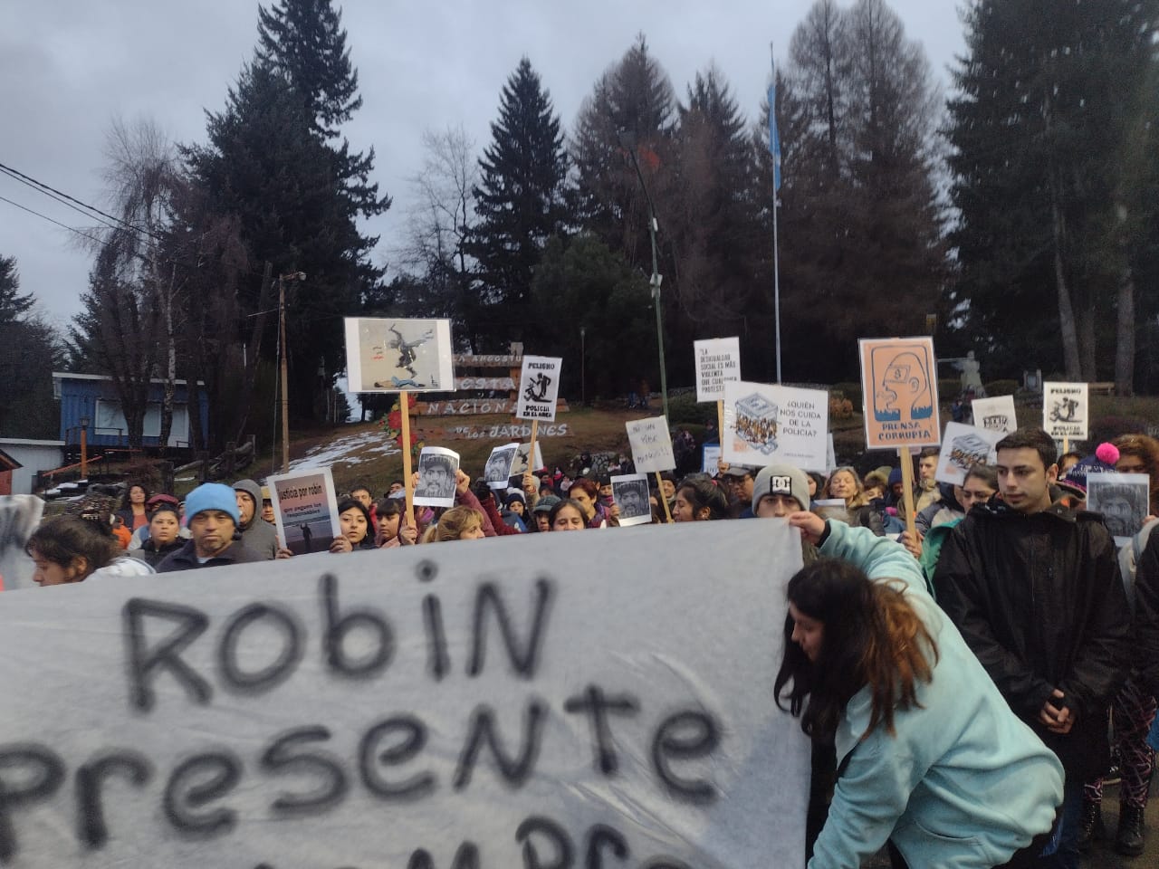Una de las marchas para pedir justicia por Robinson en La Angostura. (Gentileza Daniel Osovnikar)