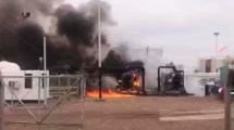 Imagen de Fuerte explosión en una planta petrolera al norte de Roca