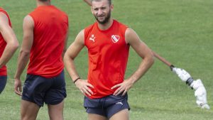 La FIFA le prohibió incorporar jugadores a Independiente por la deuda con Gastón Silva