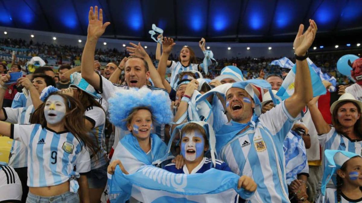 Los hinchas argentinos coparán los estadios en Qatar.