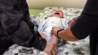 La vacunación contra la rubeola, sarampión, paperas y poliomielitis comenzará a partir del 1 de octubre en Río Negro. Foto Archivo.