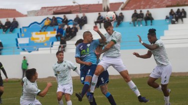Sol de Mayo no pudo doblegar a Ferro en casa, pero el punto le sirve para mantenerse en la zona de clasificación. Foto: Pablo Leguizamon