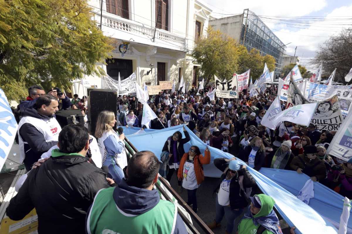 Una convocante marcha se realizó en la capital rionegrina la semana pasada. Foto: Marcelo Ochoa.,