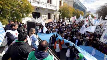Una convocante marcha se realizó en la capital rionegrina la semana pasada. Foto: Marcelo Ochoa.,