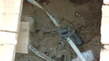 El hombre arrojó el arma al ser detenido, pero fue recuperada. Foto: gentileza