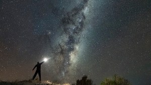 Un rionegrino sacó una foto del cielo de Villa Traful y la Nasa lo premió: mirá cómo la consiguió