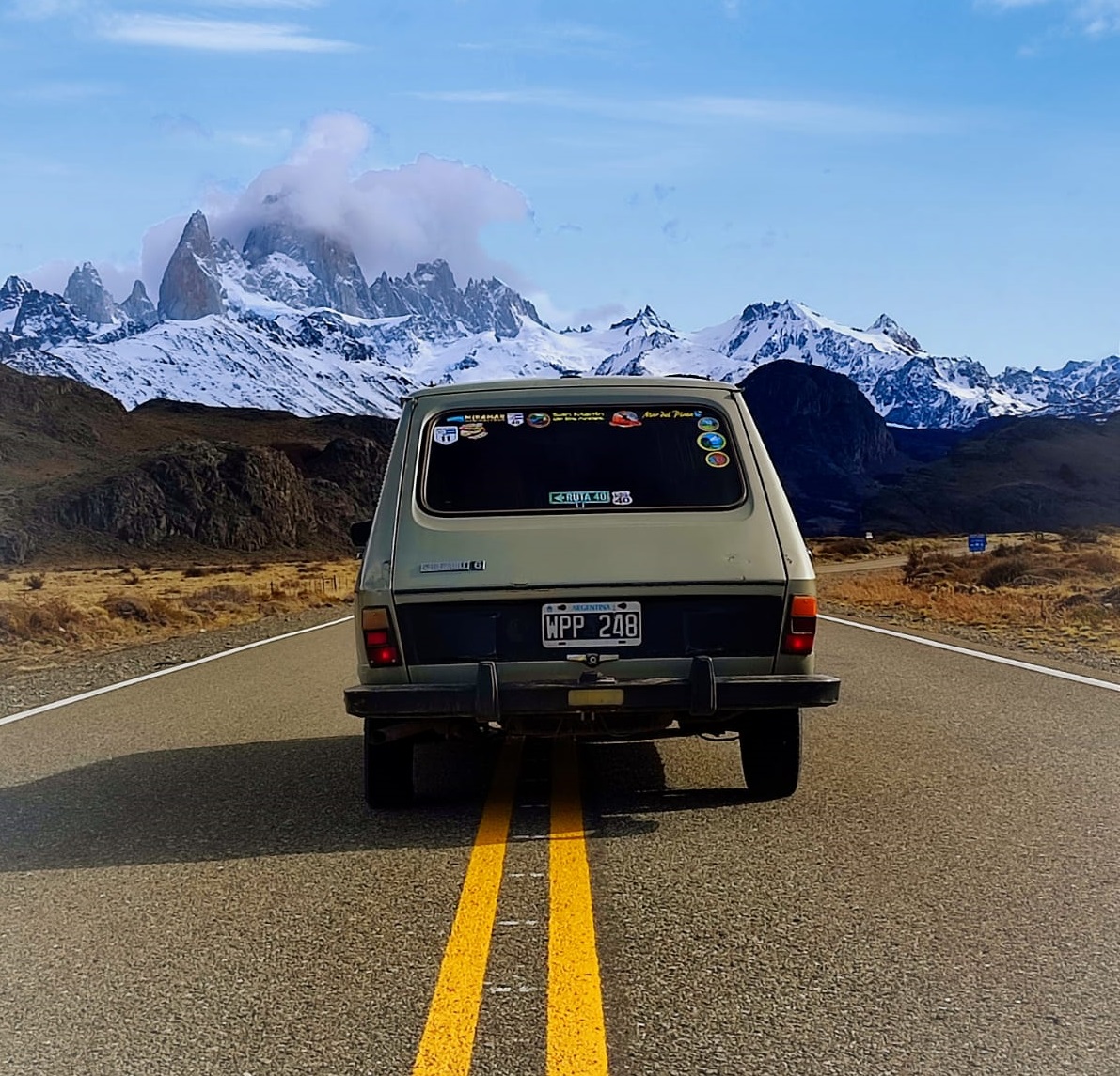 Su Renaul 6 se la bancó por toda la Ruta 40, al atravesar la Patagonia. Fotos: Luiyi Urli. Yvon Chouinard