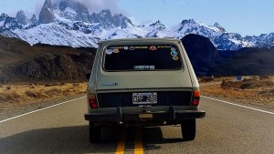 Querían atravesar la Patagonia, por Ruta 40, en un Renault 6 del 73 y no imaginaban lo que pasó