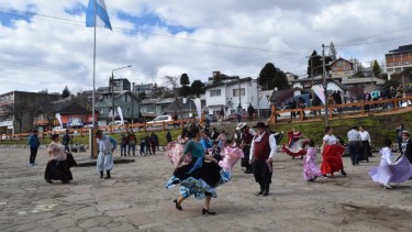 Esta mañana el intendente Gustavo Gennuso reinauguró la plaza. Foto: gentileza