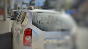 Una periodista de Neuquén publicó en sus redes que le dejaron un mensaje antisemita en su auto