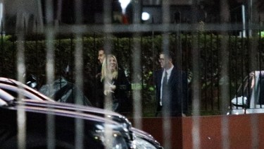 La jueza y el fiscal de la causa llegando a la sede de la policía federal. 