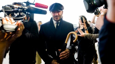 David Beckham pasó inadvertido durante la madrugada pero después lo descubrieron los medios de prensa. 