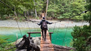 Caminaron al Cajón del Azul bajo la lluvia en El Bolsón, y así los sorprendió