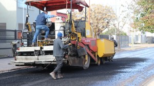 Este año se invirtieron más de 146 millones para asfaltar 60 cuadras de Cipolletti