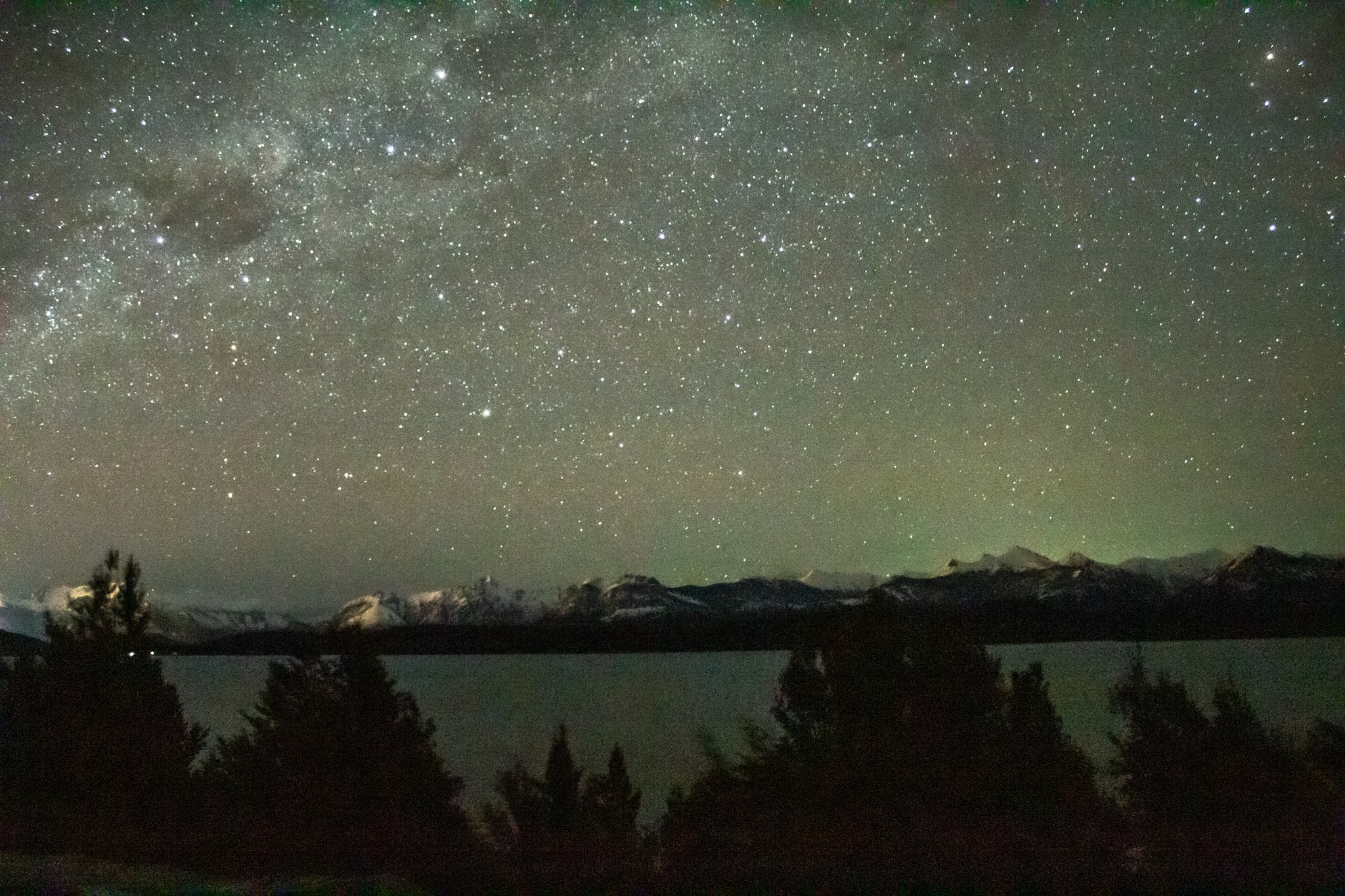 En el paraje rural Ñirihuau Arriba, a 23 kilómetros de Bariloche, el astrónomo Daniel Chiesa construyó un observatorio que desde 2021 recibe turistas de todo el mundo / Foto: Daniel Chiesa