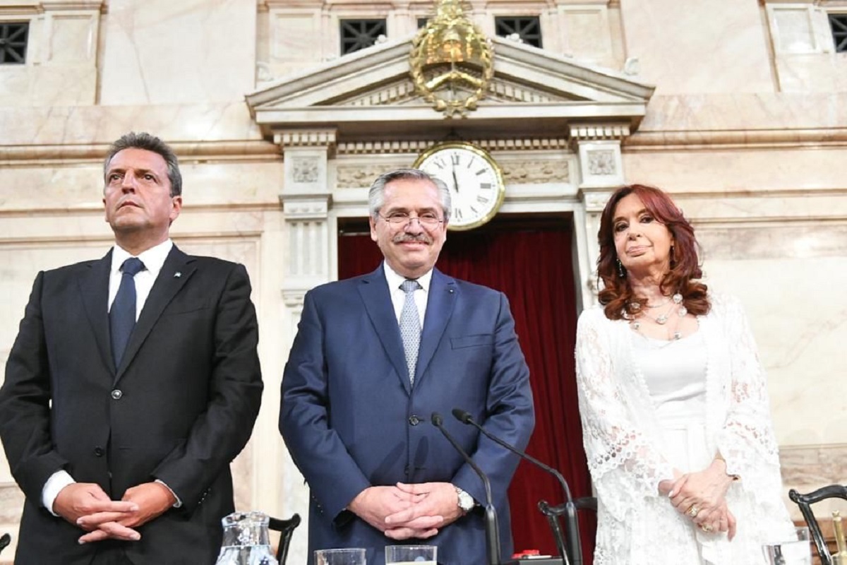 Massa, Fernández y Kirchner: los tres referentes del Gobierno actual deben llegar a un acuerdo sobre el bono.