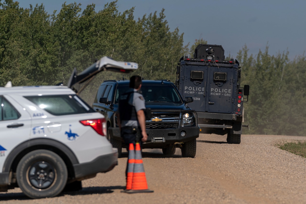 La policía en el lugar donde se produjo el ataque, en la provincia canadiense de Saskatchewan.
