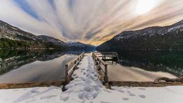 Lago Hermoso, muy cerca de San Martín de los Andes, Patagonia, vestido con su atuendo de nieve. Fotos: Patricio Rodríguez.