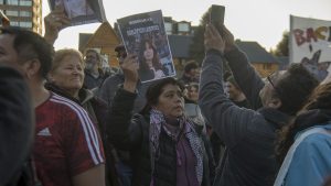 Cientos repudiaron en Bariloche el ataque armado contra Cristina Fernández