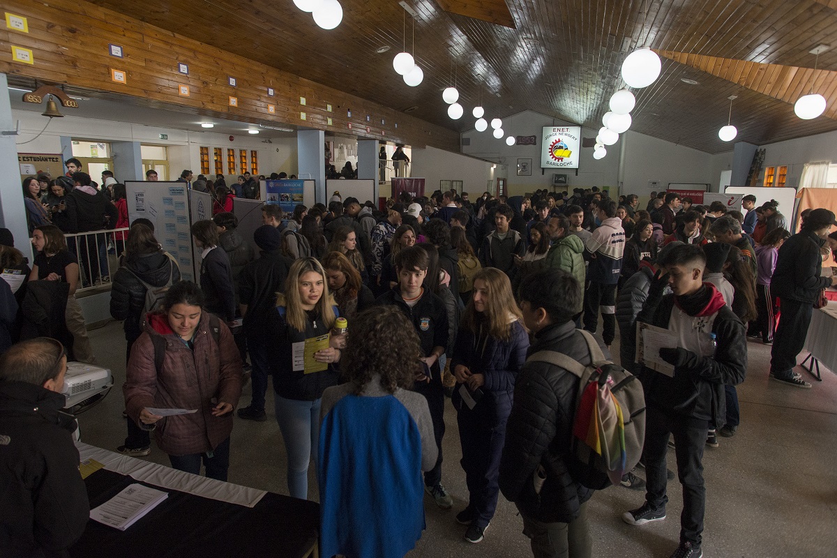 La muestra convocó a seis instituciones educativas de Bariloche. Foto: Marcelo Martínez