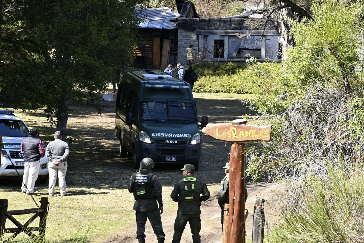El martes la jueza federal de Bariloche encabezó una inspección ocular en la propiedad donde fue atacado un puesto de Gendarmería Nacional.