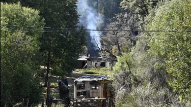 El ataque contra un grupo de gendarmes ocurrió la noche del domingo mientras custodiaban la propiedad Los Radales en Villa Mascardi. (Foto Alfredo Leiva)