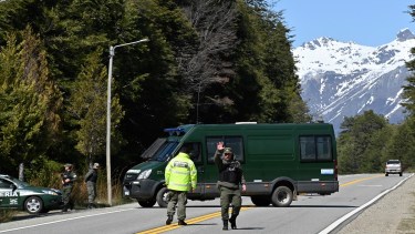 Gendarmería Nacional mantiene un puesto fijo a 7 kilómetros de la zona de conflicto mapuche, en Villa Mascardi. Foto: Chino Leiva
