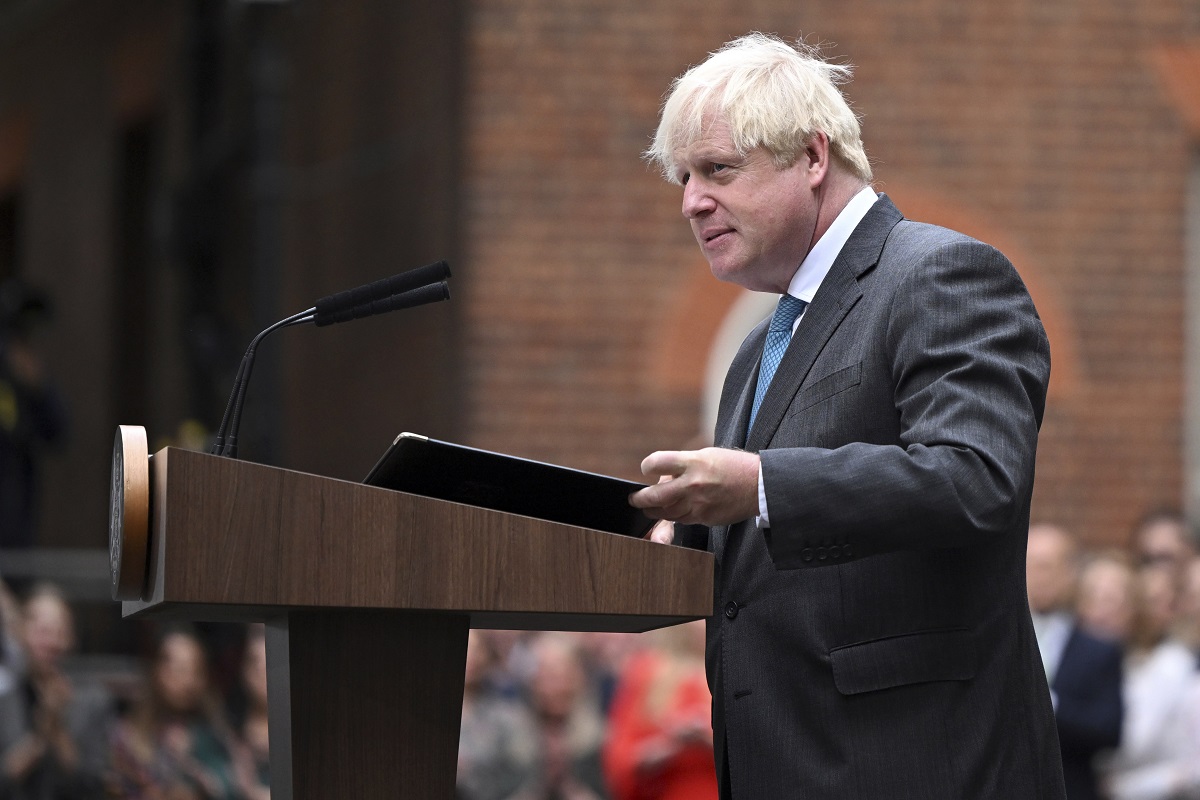 Boris Johnson en las afueras de Downing Street. Foto: AP 