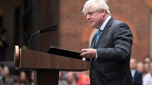 «Esto es todo, amigos»: fiel a su estilo, Boris Johnson se despidió como primer ministro británico