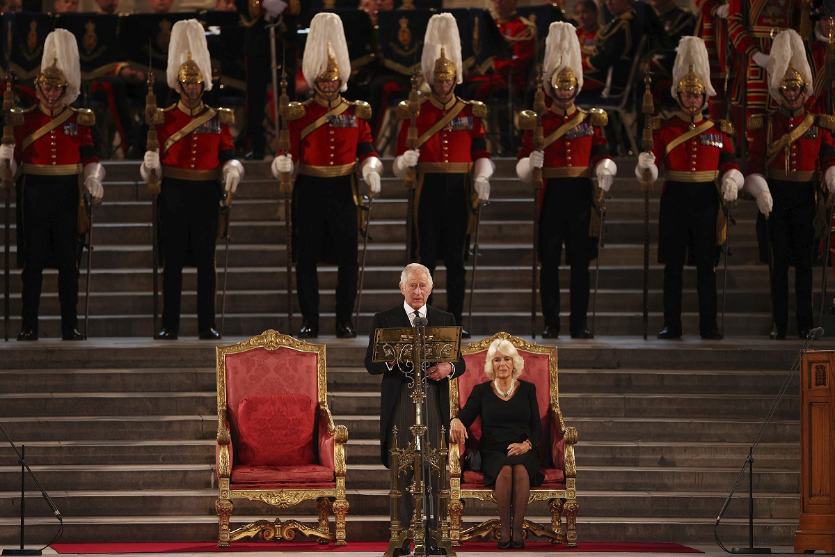 Carlos III prometió ante el Parlamento británico respetar los principios constitucionales. Foto: AP 