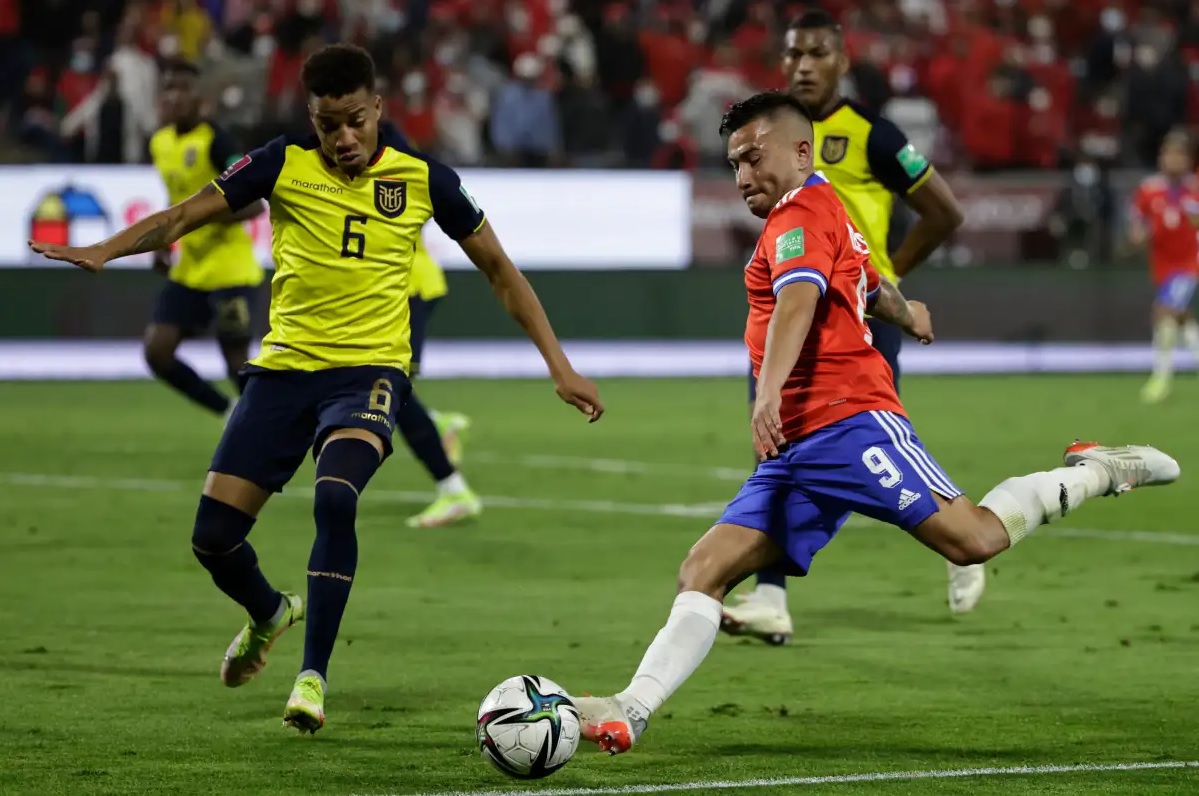 El defensor ecuatoriano jugó los dos partidos ante Chile por las Eliminatorias Sudamericanas. 