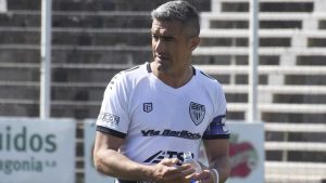 Manolo Berra renovó su contrato y seguirá un año más en Cipolletti