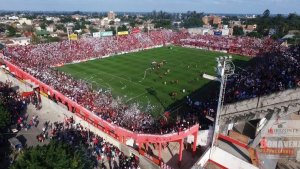 Violencia en el fútbol: Un hincha de San Martín de Tucumán murió baleado