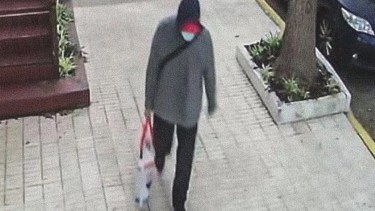 Una de las imágenes de cámaras de seguridad que están en la causa.