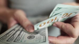 Comienza a regir el dólar tarjeta para turistas del exterior