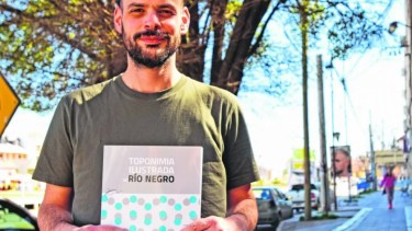 Ezequiel Epifanio es el autor del libro que hace un recorrido por lo nombres de la provincia.