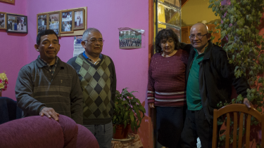 La madre y hermanos de Germán Cofián relataron el drama que viven tras la muerte del trabajador en el cerro Catedral. (foto Marcelo Martínez)