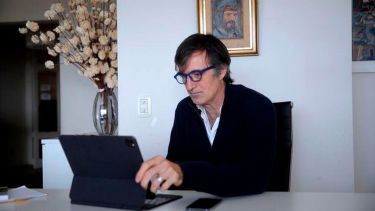 Esteban Bullrich tiene neumonía y permanece sedado.-