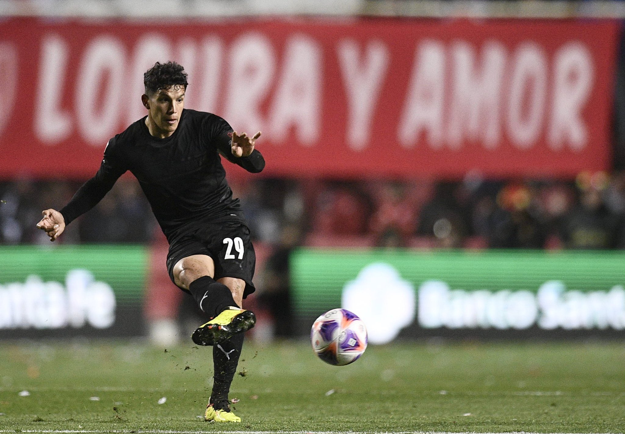 Lucas Romero se lució con un lindo gol para Independiente, que toma aire y tiene chances de clasificar a la Sudamericana. 