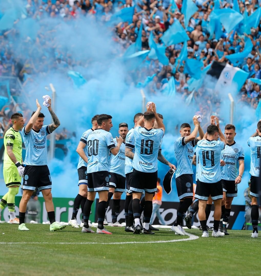 Belgrano metió 25 mil hinchas de visitante y festejó el ascenso.