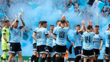 Belgrano metió 25 mil hinchas de visitante y festejó el ascenso.