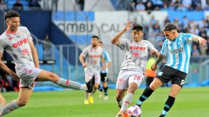 Racing se lo dio vuelta sobre el final a Unión y se prende en la pelea por el título