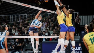 Argentina sufrió la jerarquía de Brasil. (Foto: Voley_FeVA)