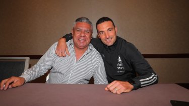 Chiqui Tapia festejó la clasificación de la selección argentina a las semifinales del Mundial de Qatar. Gentileza.