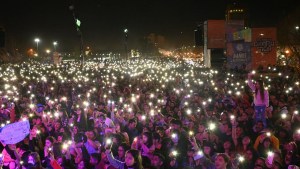 Una multitud disfrutó de la primera noche de la  Fiesta de la Confluencia en Neuquén
